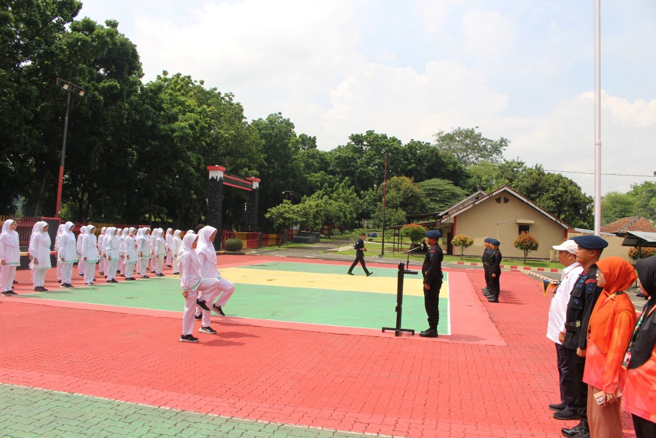 LDKS SMP IT PAPB 2025: Melahirkan Generasi Tangguh, Berkarakter, dan Menginspirasi 5 IMG 8905 scaled